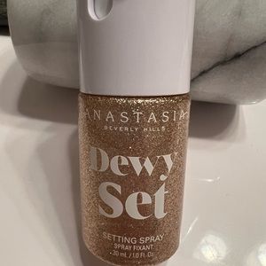 Anastasia Dewy Set- Makeup Setting Spray
